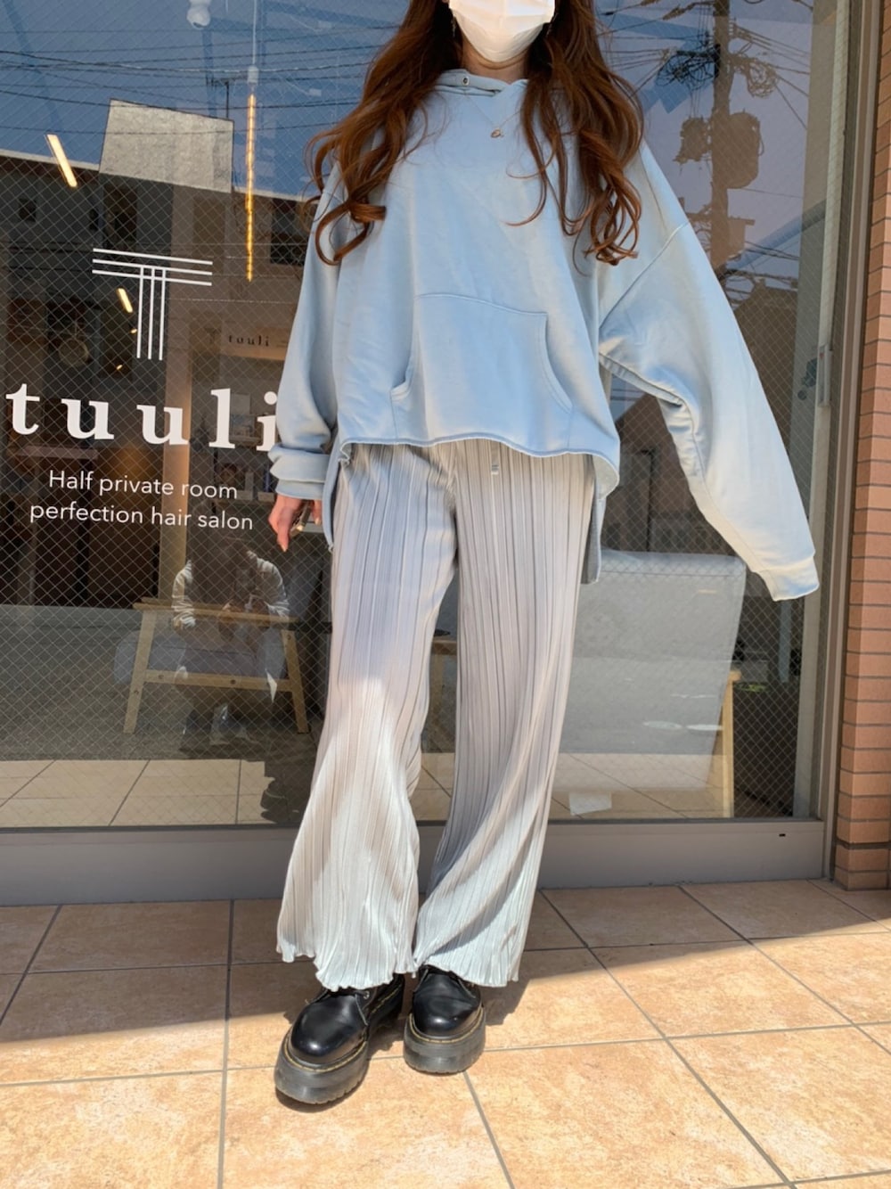 「オトナカジュアル、シンプル、ラクチンコーデ、淡色コーデ、ワントーンコーデ」｜「GUのアイテム（パンツ、ブルー系）」を使った、umiさん（レディース・155cm）の春コーディネートの1枚目の写真