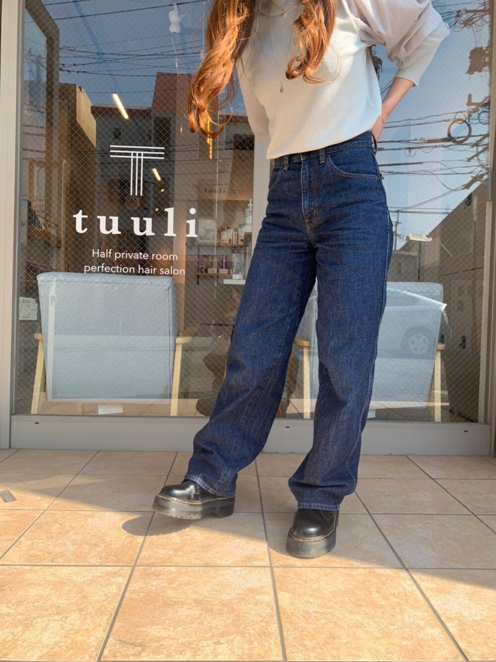 「シンプルコーデ、パンツスタイル、春服」｜「Dr. Martensの【Dr.martens/ドクターマーチン】正規取扱店　厚底 ブーツ  QUAD RETRO JADON 8EYE BOOT 15265001（ブーツ、ブラック系）」を使った、umiさん（レディース・155cm）の春コーディネートの1枚目の写真