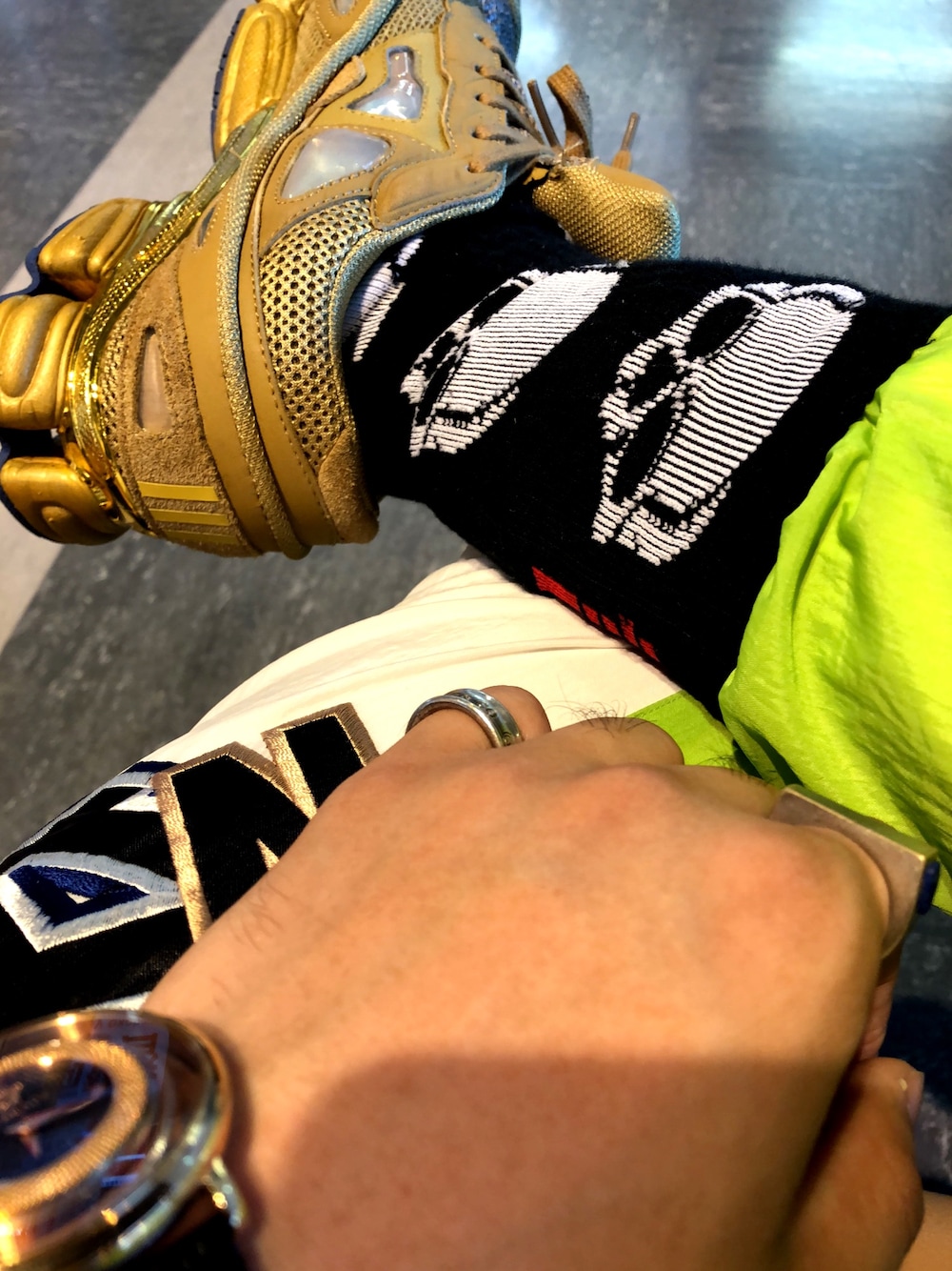 「旅行、台湾、台北、マルジェラ、ベルサーチ、うんこ、もう帰りたい」｜「adidas by RAF SIMONSのAdidas By Raf Simons - Ozweego II スニーカー - men - コットン/レザー/ナイロン/rubber - 10（スニーカー、ブラック系）」を使った、yuさん（メンズ・174cm）の夏コーディネートの1枚目の写真