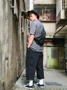 「repos（ルポ）のアイテム（パンツ）」を使った、Eisen Tuさん（メンズ・178cm）の夏コーディネート