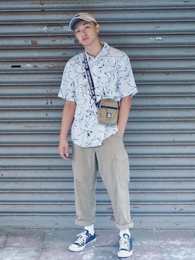 「H&M（エイチ・アンド・エム）のアイテム（シャツ/ブラウス、ホワイト系）」を使った、Eisen Tuさん（メンズ・178cm）の秋コーディネート