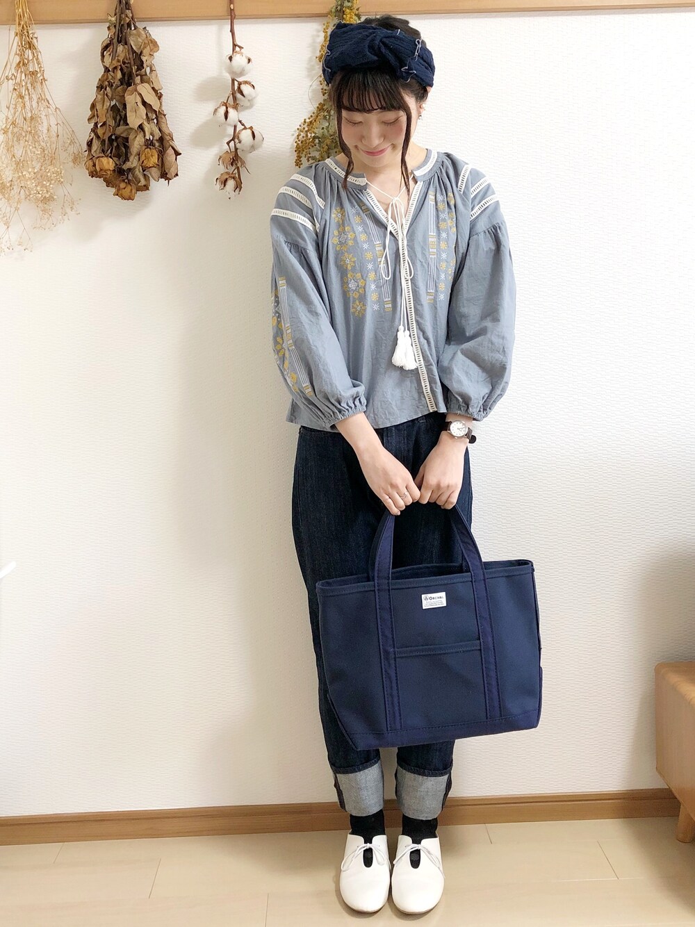 「オトナカジュアル、パンツスタイル、今日のコーデ、デニムパンツ、ワイドパンツ、ブルー」｜めぐもぐ。さん（レディース・165cm）の春コーディネートの1枚目の写真