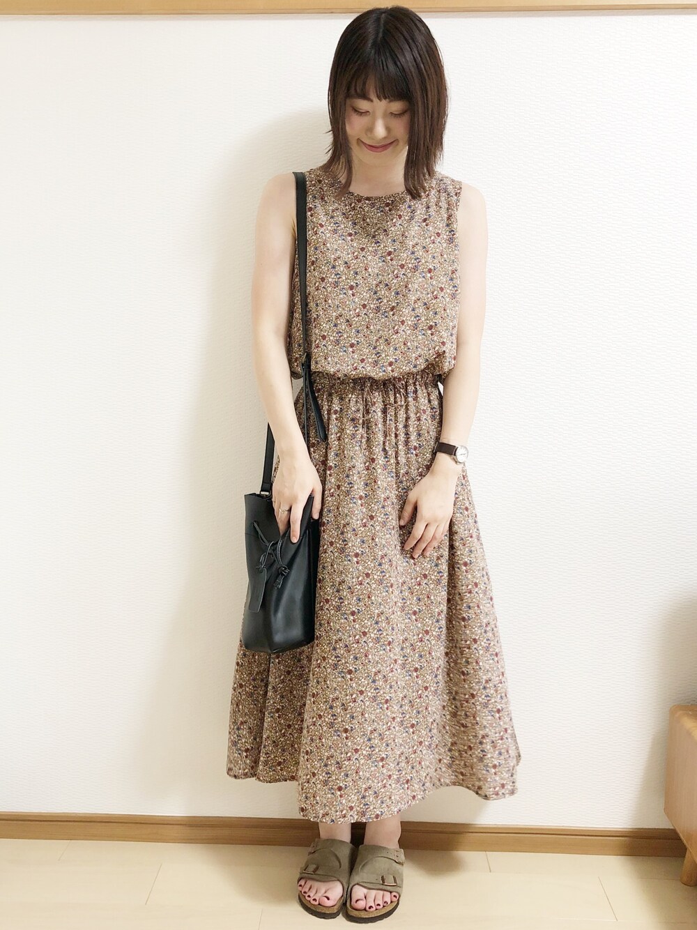 「大人カジュアル、ラクチンコーデ、カジュアル、ゆるコーデ、大人ガーリー、ワンピース」｜「ROPE' PICNICの花柄デシンワンピース（ワンピース、ベージュ系）」を使った、めぐもぐ。さん（レディース・165cm）の夏コーディネートの1枚目の写真