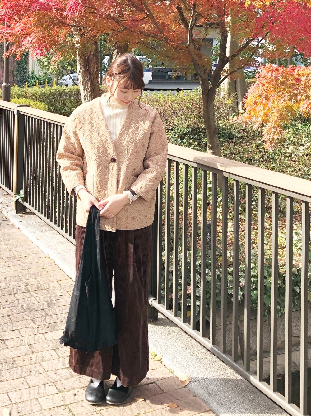 「シンプル、大人カジュアル、秋コーデ、今日のコーデ、アウター、outfit」｜「chambre de charmeのアイテム（ジャケット/アウター、ベージュ系）」を使った、めぐもぐ。さん（レディース・165cm）の秋コーディネートの1枚目の写真
