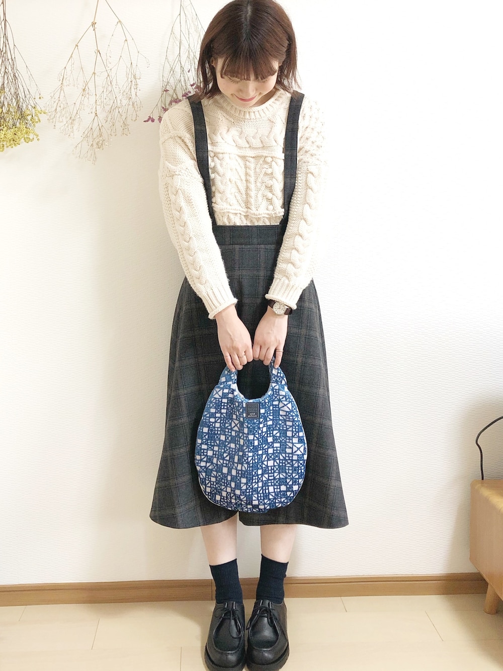 「春、シンプルコーデ、オトナカジュアル、お洒落さんとつながりたい、今日のコーデ、スカート、ニット」｜「KBFのケーブルパッチワークニット（ニット/セーター、ホワイト系）」を使った、めぐもぐ。さん（レディース・165cm）の春コーディネートの1枚目の写真