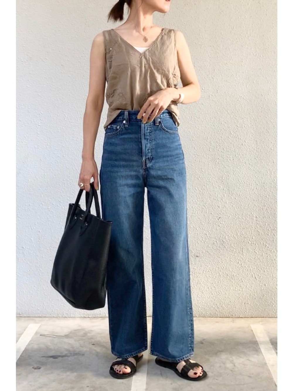 「オトナカジュアル、カジュアルコーデ、デニム、ムック本、リネン」｜「SLOBE IENAの【LEVI’S/リーバイス】SLOBE別注 HIGH LOOSEデニムパンツ【洗濯機使用可】◆（デニムパンツ、ブルー系）」を使った、tomoさん（レディース・153cm）の秋コーディネートの1枚目の写真
