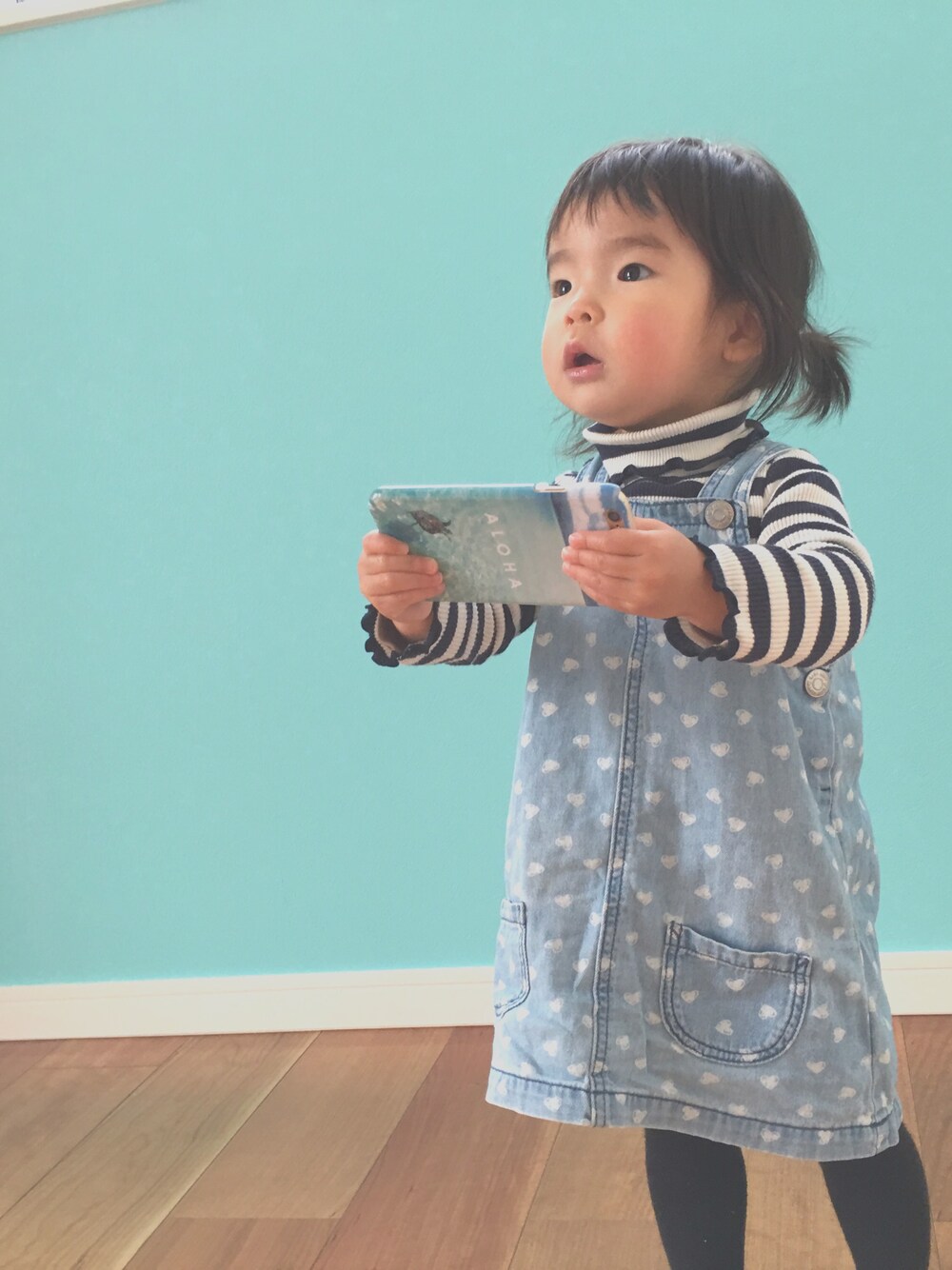 「ootd、デニム、キッズコーデ、キッズファッション」｜「always sunshineのアイテム（その他小物、ブルー系）」を使った、sastabyさん（キッズ・80cm）の冬コーディネートの1枚目の写真
