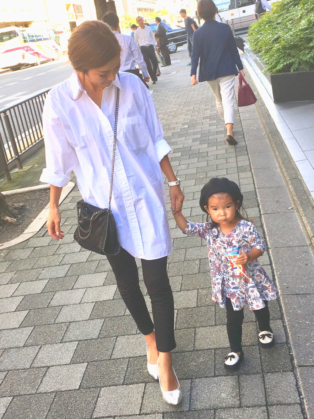 「UNIQLOのアイテム（シャツ/ブラウス、ホワイト系）」を使った、sastabyさん（レディース・152cm）の秋コーディネートの1枚目の写真