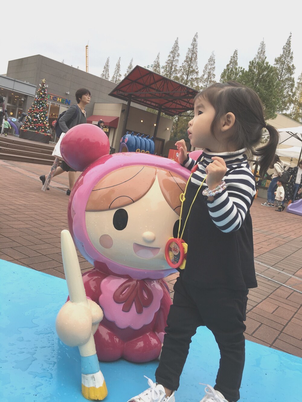 「アンパンマンミュージアム、あかちゃんまん、プチプラコーデ」｜「西松屋のアイテム（トップス、ホワイト系）」を使った、sastabyさん（キッズ・80cm）の秋コーディネートの1枚目の写真
