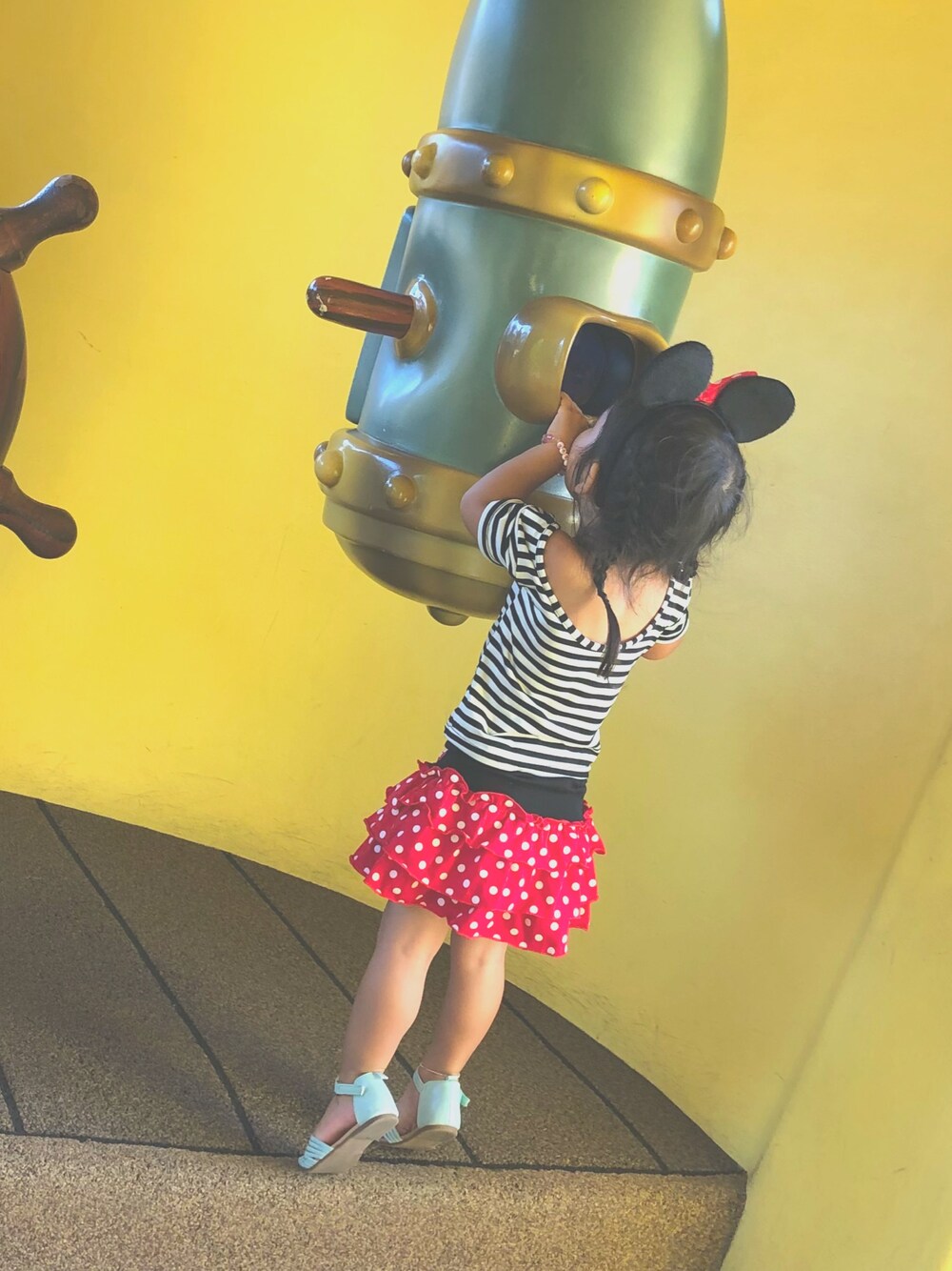 「disney、ディズニーコーデ、キッズファッション、西松屋、お洒落さんとつながりたい」｜「西松屋のアイテム（スカート、レッド系）」を使った、sastabyさん（レディース・152cm）の秋コーディネートの1枚目の写真