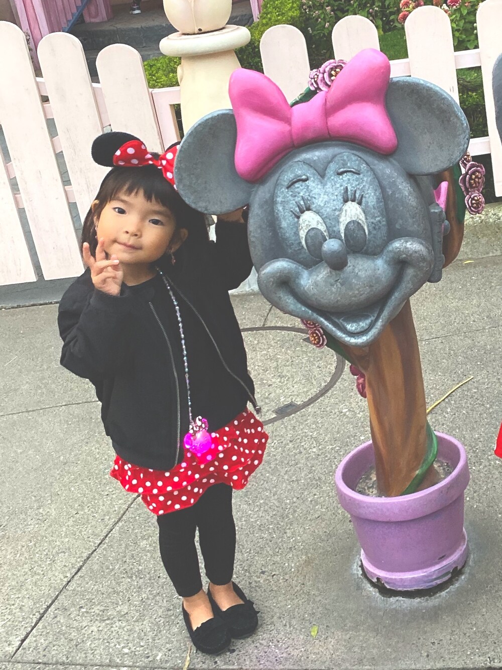 「ディズニーコーデ、ディズニーランド、TDL、4歳女の子、H&M、西松屋」｜「H&Mのアイテム（ブルゾン、ブラック系）」を使った、sastabyさん（レディース・100cm）の秋コーディネートの1枚目の写真
