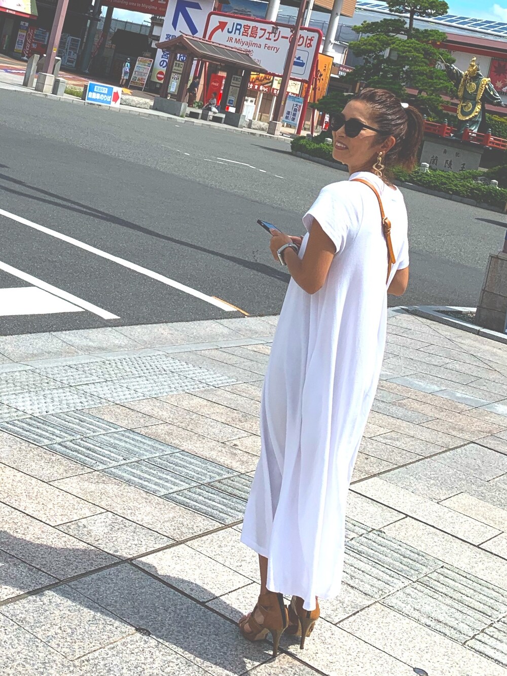 「ラフコーデ、ロングワンピース、大人カジュアル」｜「AZULのアイテム（ワンピース、ホワイト系）」を使った、sastabyさん（レディース・152cm）の秋コーディネートの1枚目の写真
