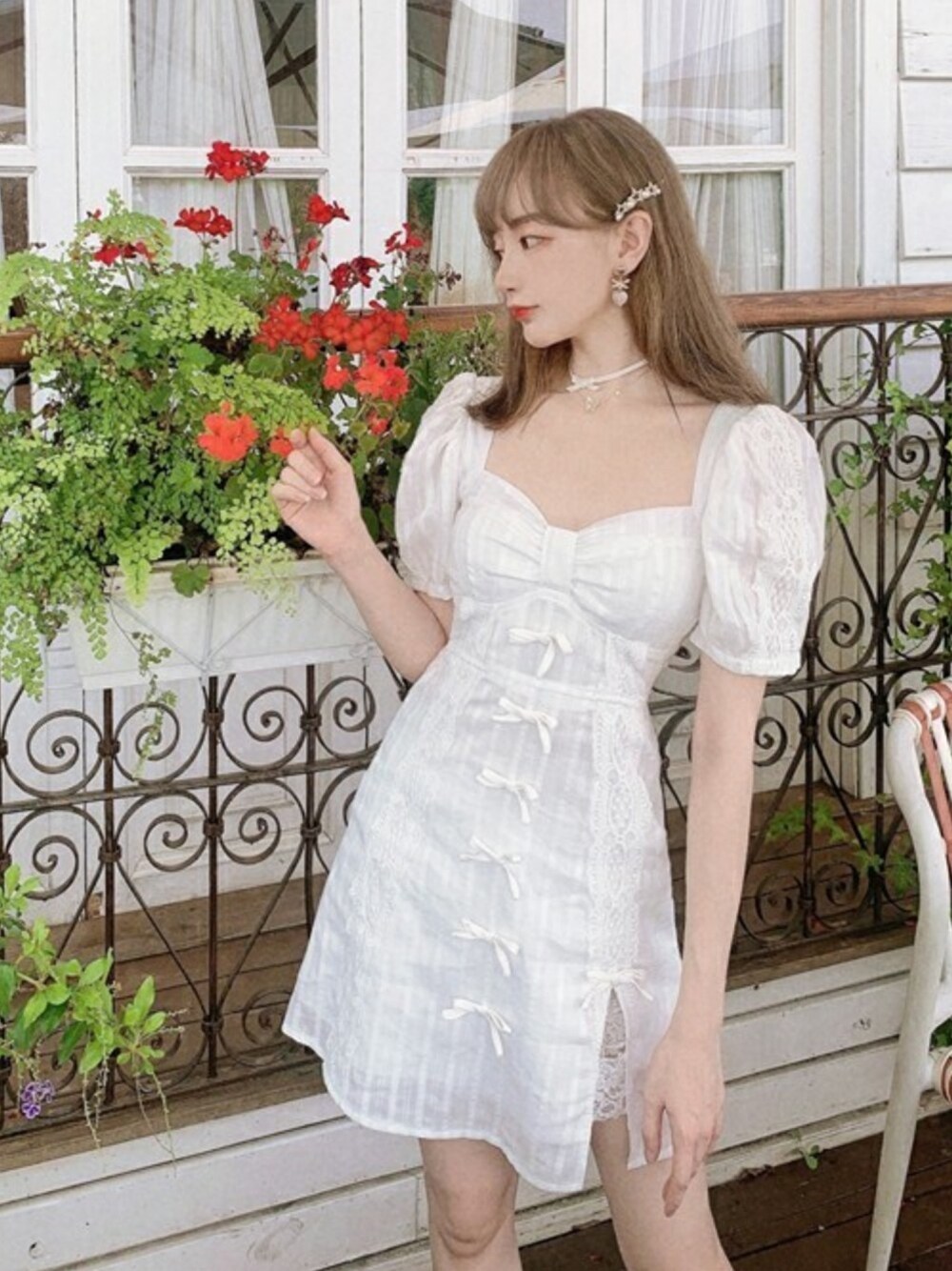 「リボン、夏コーデ、ワンピーススタイル、白ワンピース、Bobon21、ボボンニジュウイチ」｜「Bobon21の上品ハートカットスリット入りワンピース-全２色-（ワンピース、ホワイト系）」を使った、Bobon21さん（レディース・155cm）の夏コーディネートの1枚目の写真