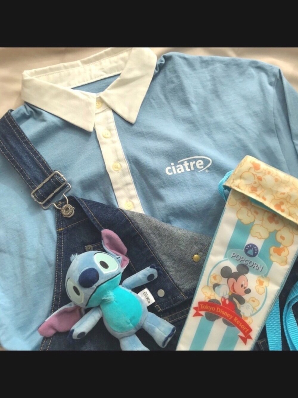 「ディズニー、ディズニーコーデ、ディズニーバウンド、サロペット、オーバーオール、シンプルコーデ、ボーイッシュ、春コーデ、デニム、ciatre」｜「ciatreのアイテム（シャツ/ブラウス、ブルー系）」を使った、Su-eさん（レディース・158cm）の春コーディネートの1枚目の写真