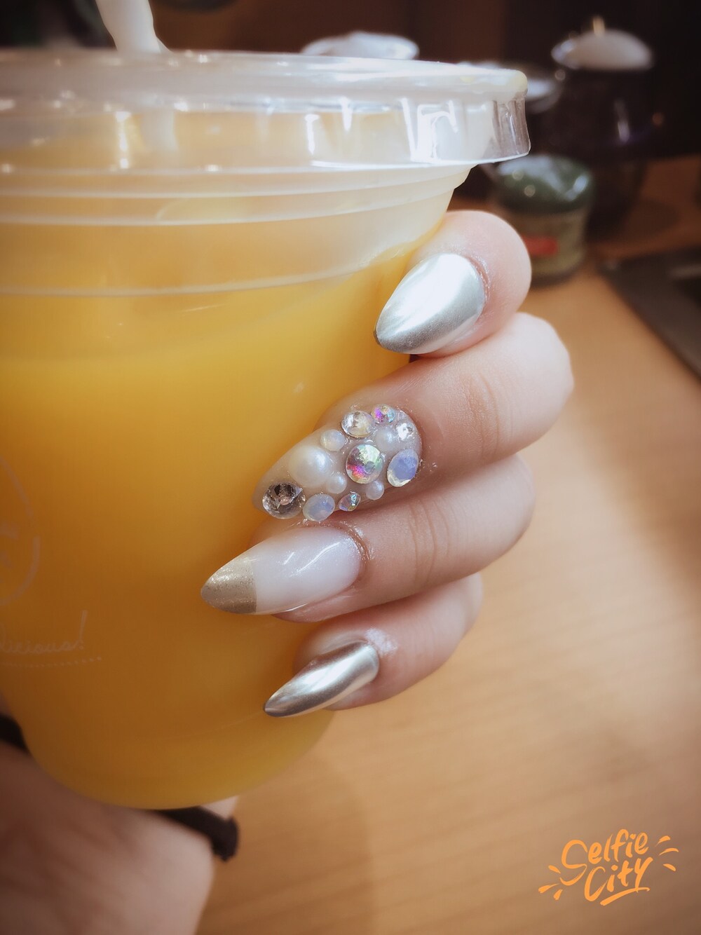 「シンプル、夏コーデ」｜「NAILSのアイテム（ハンドケア/ハンドクリーム、シルバー系）」を使った、猫たんさん（レディース・156cm）の夏コーディネートの1枚目の写真