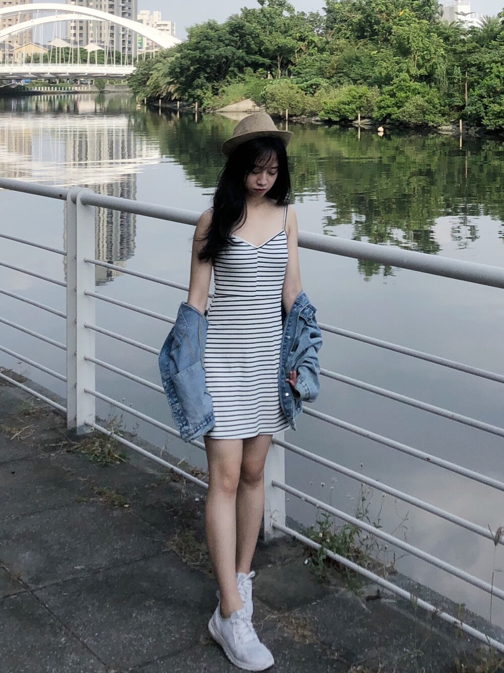「夏天的尾巴」｜「Reebokのアイテム（スニーカー、ホワイト系）」を使った、Arielさん（レディース・157cm）の秋コーディネートの1枚目の写真