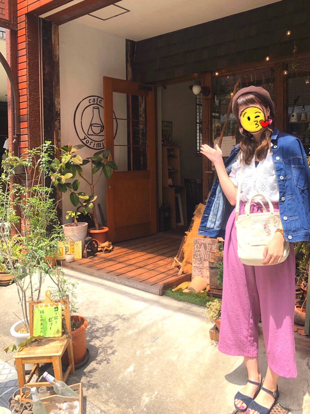 「ベレー帽、レーストップス、ローリーズファーム(LOWRYS FARM)、accommode、イヤリング、サンダル、ペタンコサンダル、ラベンダー、テロテロパンツ」｜「salut!のアイテム（ハンチング/ベレー帽、ブラウン系）」を使った、saki✌︎さん（レディース・167cm）の春コーディネートの1枚目の写真