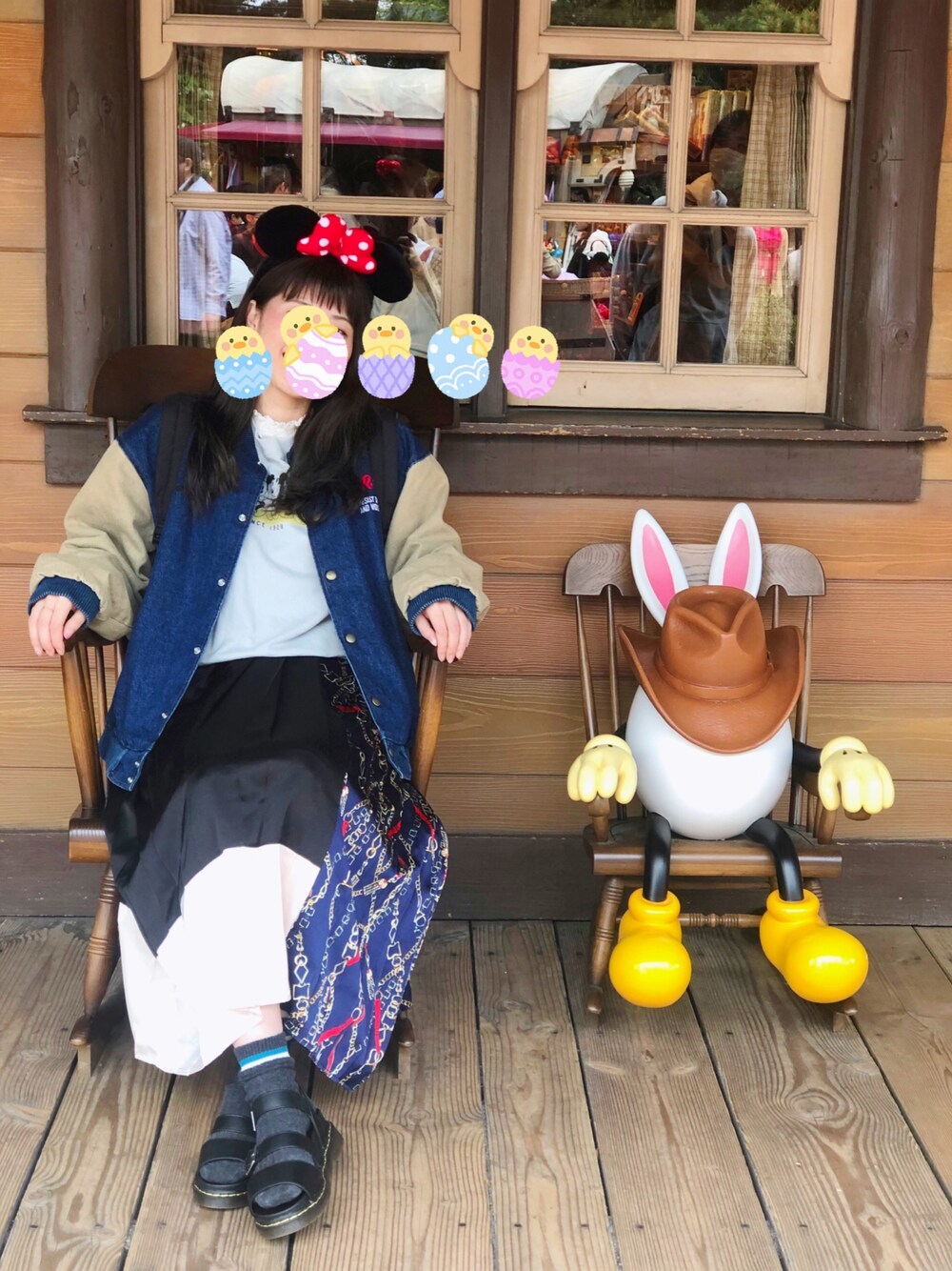 「disney、古着MIX、デニム、くつした×サンダル、高身長女子、スウェット、キューブシュガー(CUBE SUGAR)、プリーツスカート、ページボーイ(PAGEBOY)」｜「古着のアイテム（ブルゾン、ブルー系）」を使った、saki✌︎さん（レディース・167cm）の春コーディネートの1枚目の写真