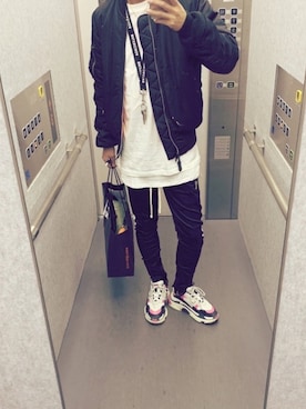 「BALENCIAGA」｜「アイテム（MA-1）」を使った、slp_mmさん（メンズ・181cm）の春コーディネート