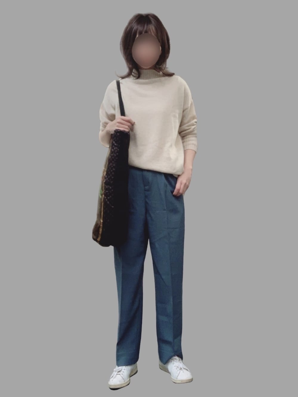 「大人カジュアル、シンプル、スニーカー、ニット、スラックス、トートバッグ」｜「無印良品のアイテム（ニット/セーター、ベージュ系）」を使った、MoossaaNさん（レディース・157cm）の冬コーディネートの1枚目の写真