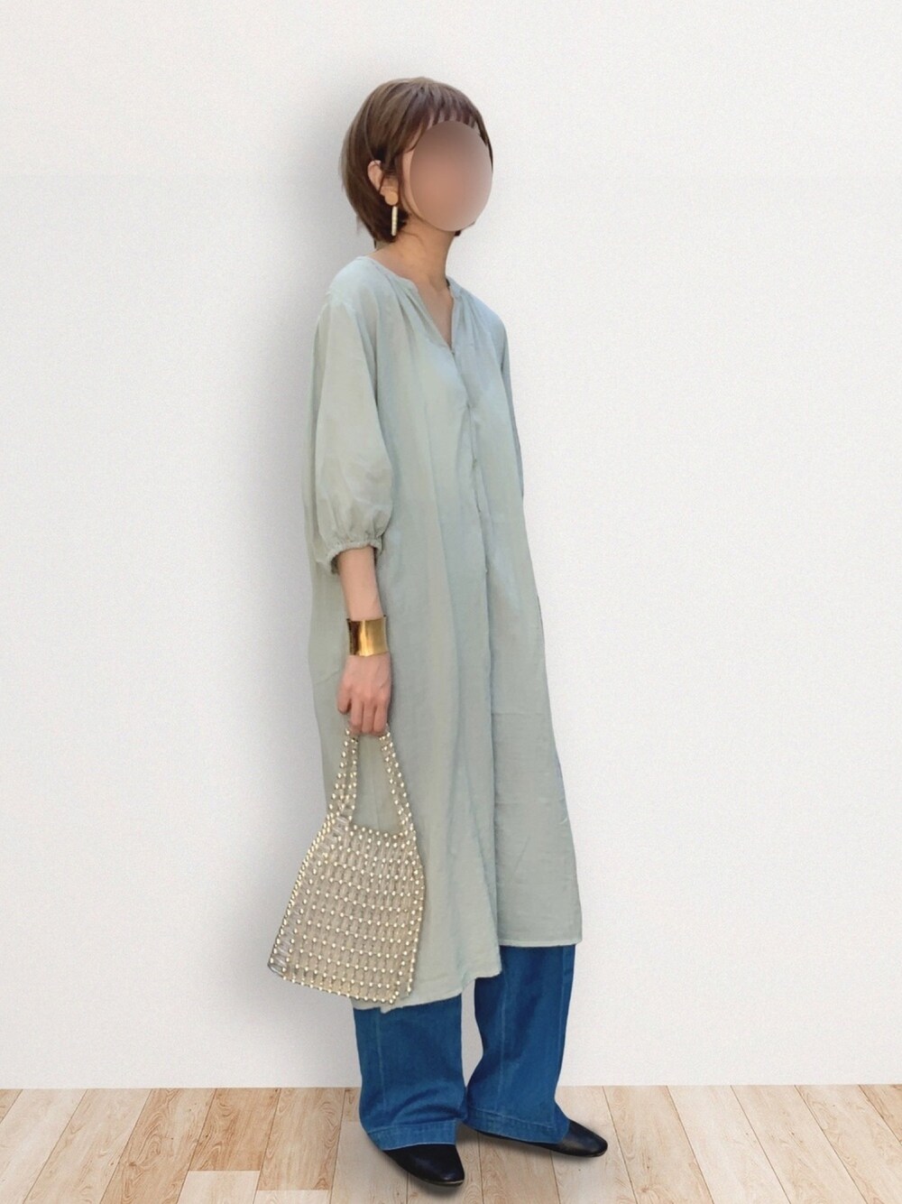 「大人カジュアル、シャツワンピ、ワンピース、重ね着、ピスタチオ、デニム、ワイドパンツ」｜「Steven Alanの＜STEVEN ALAN＞COTTON DENIM WIDE TROUSERS COBALT/ﾃﾞﾆﾑﾊﾟﾝﾂ（デニムパンツ、ブルー系）」を使った、MoossaaNさん（レディース・157cm）の春コーディネートの1枚目の写真
