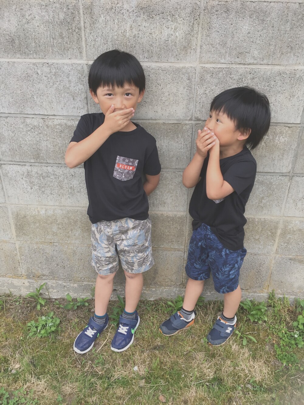 「キッズファッション、男の子コーデ、カジュアルコーデ、シンプルコーデ、黒、Tシャツ、リンクコーデ」｜「Right-onの【MPS】マイクロファイバーポケつきTシャツ（Tシャツ/カットソー、ブラック系）」を使った、ハナマルさん（キッズ・120cm）の夏コーディネートの1枚目の写真