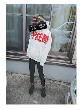「Supreme （シュプリーム）のアイテム（パーカー、ホワイト系）」を使った、ななみんさん（レディース・158cm）の春コーディネート