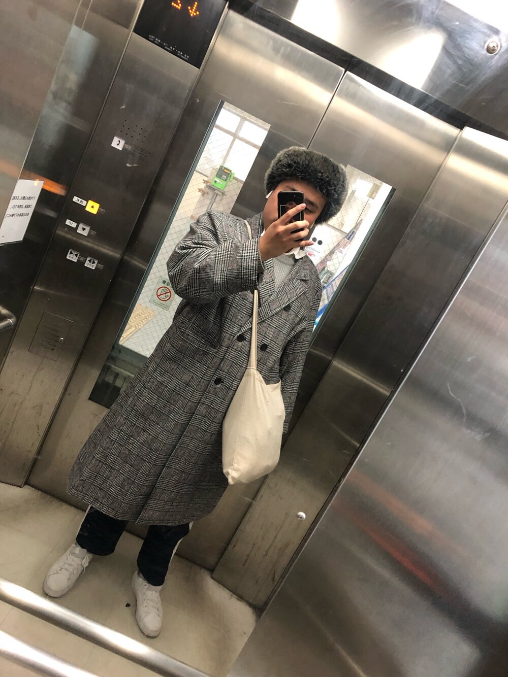 「今日のコーデ」｜「PUNYUSのダブルブレストチェックロングコート（チェスターコート、グレー系）」を使った、tatumasa0407さん（メンズ・172cm）の冬コーディネートの1枚目の写真