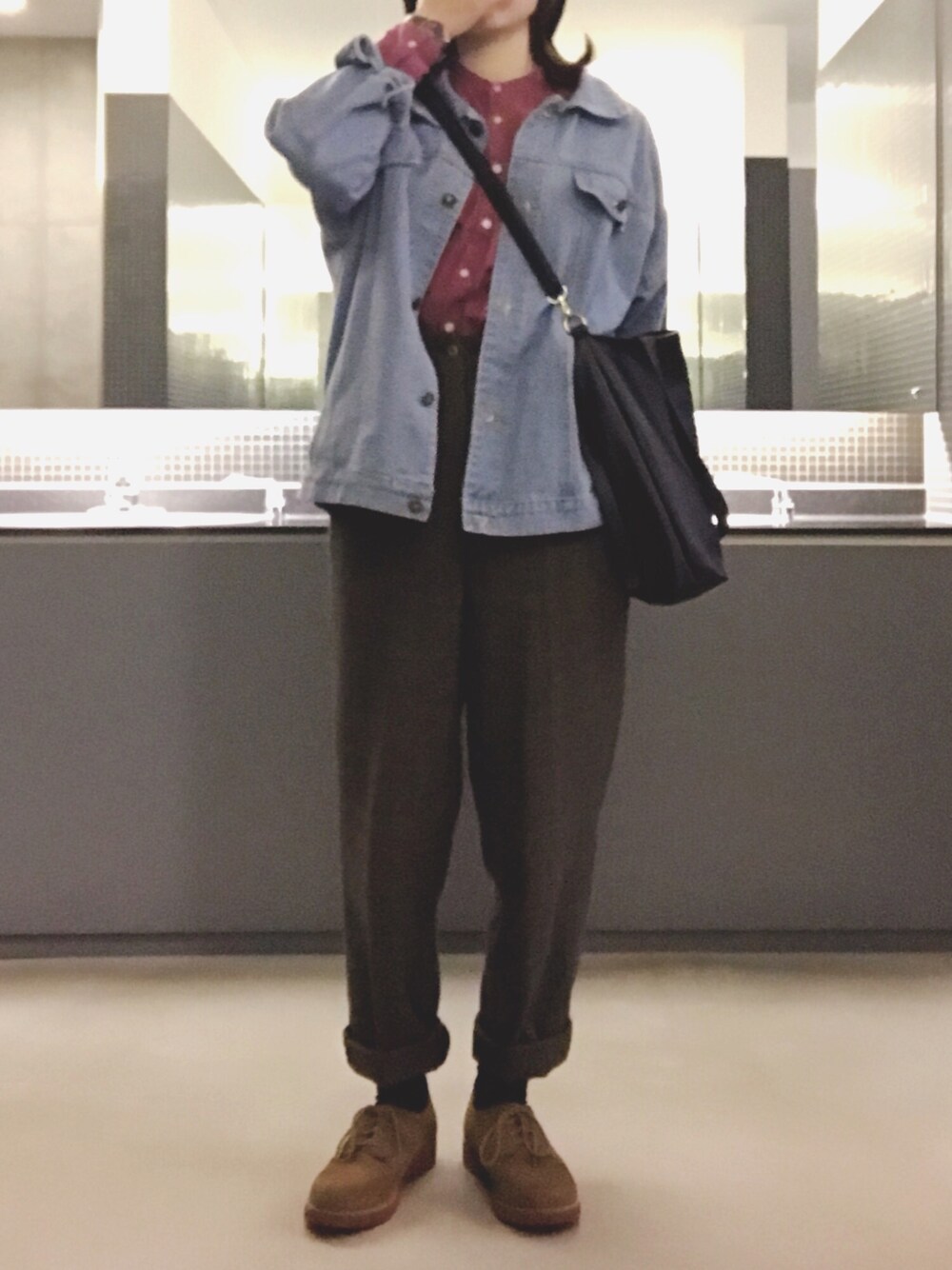 「メンズライク、デニムジャケット、オーバーサイズ、パンツスタイル、ローファー、古着、タックパンツ、ノーカラーシャツ」｜「BASSのアイテム（シューズ、ベージュ系）」を使った、pupp  yさん（レディース・159cm）の春コーディネートの1枚目の写真