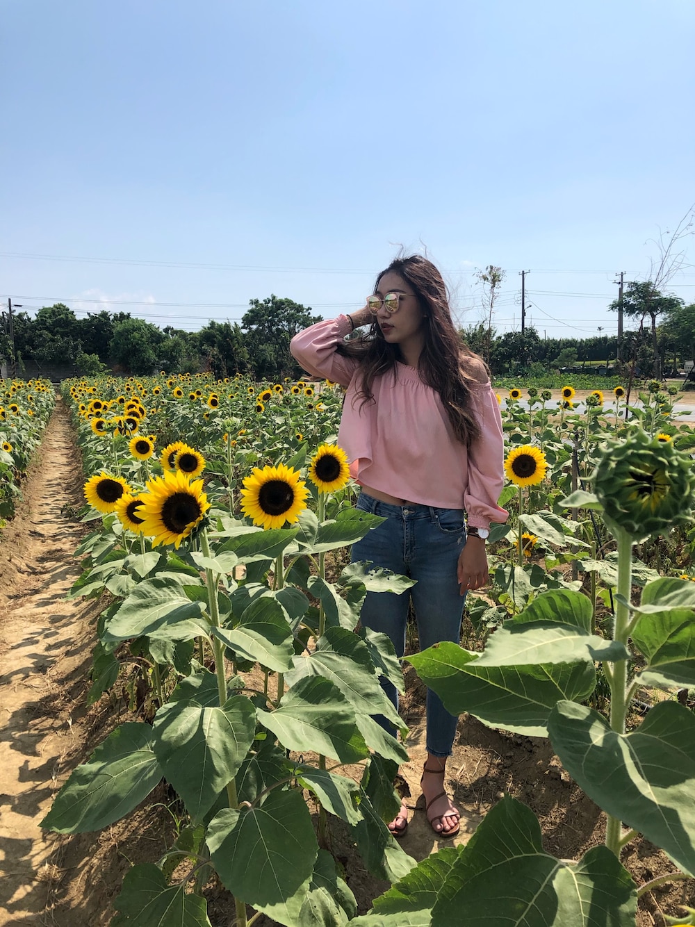 「ootd」｜「Bershkaのアイテム（デニムパンツ、ブルー系）」を使った、陳惠娟さん（レディース・172cm）の夏コーディネートの1枚目の写真