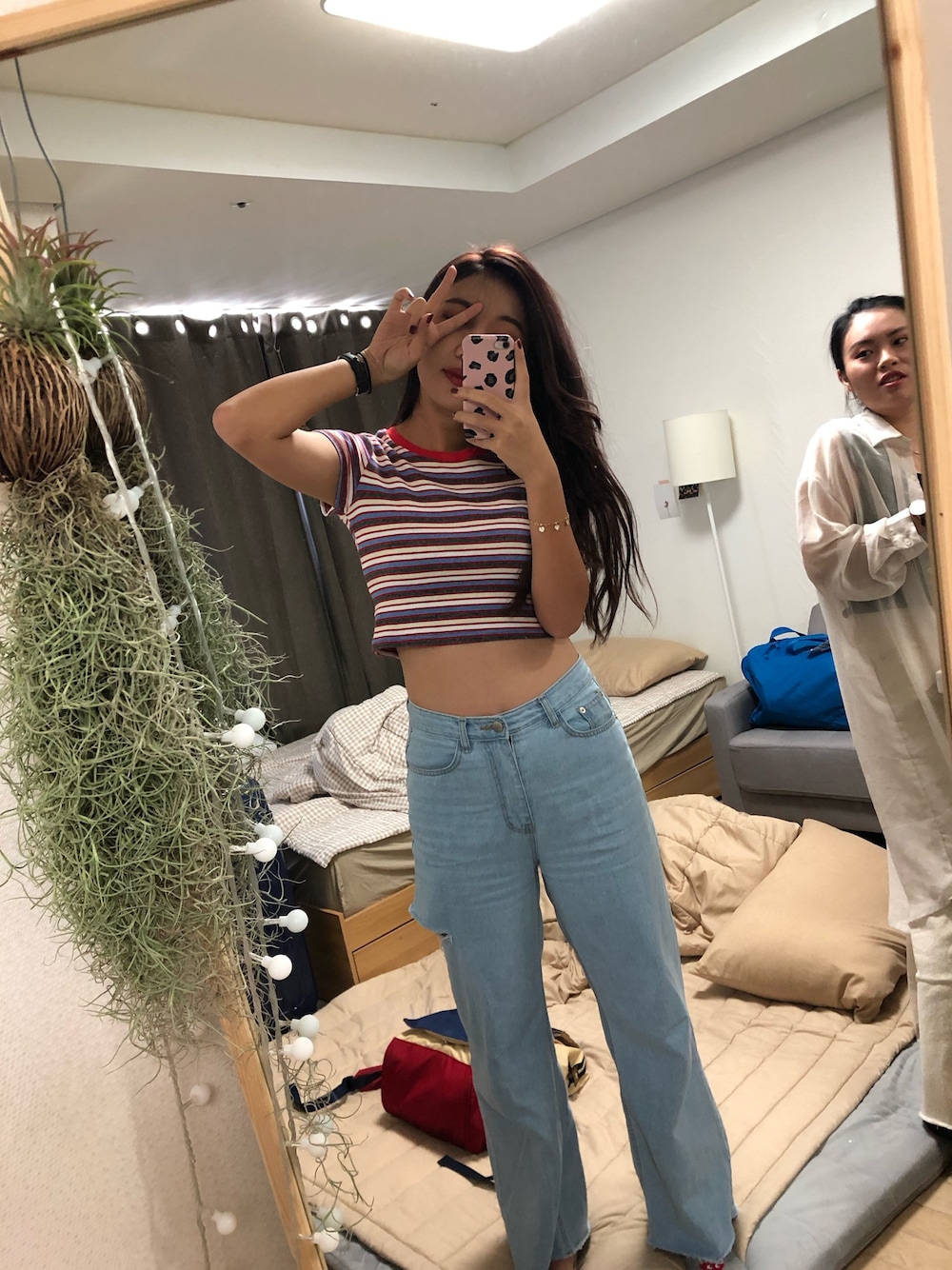「ootd、夏、街頭穿搭、休閒、牛仔褲」｜「no brandのアイテム（Tシャツ/カットソー、その他）」を使った、陳惠娟さん（レディース・172cm）の夏コーディネートの1枚目の写真