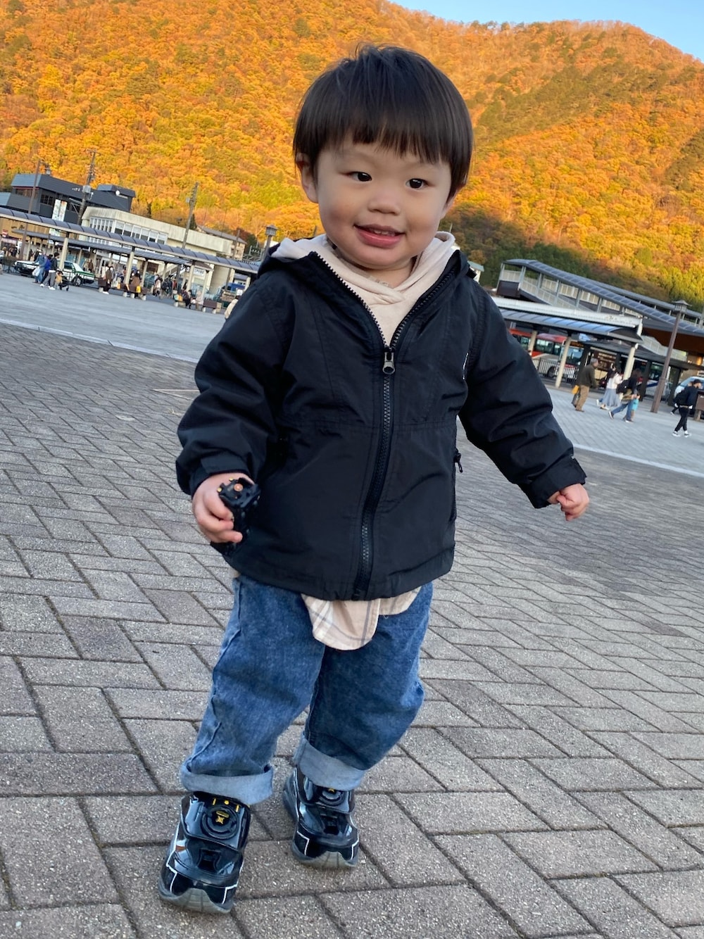 「kids、カジュアルコーデ、おとこのこ、2歳」｜「GERRYの【GERRY】ウィンドブレーカー（80～160cm）（ナイロンジャケット、ブラック系）」を使った、chikeboy12さん（キッズ・90cm）の冬コーディネートの1枚目の写真