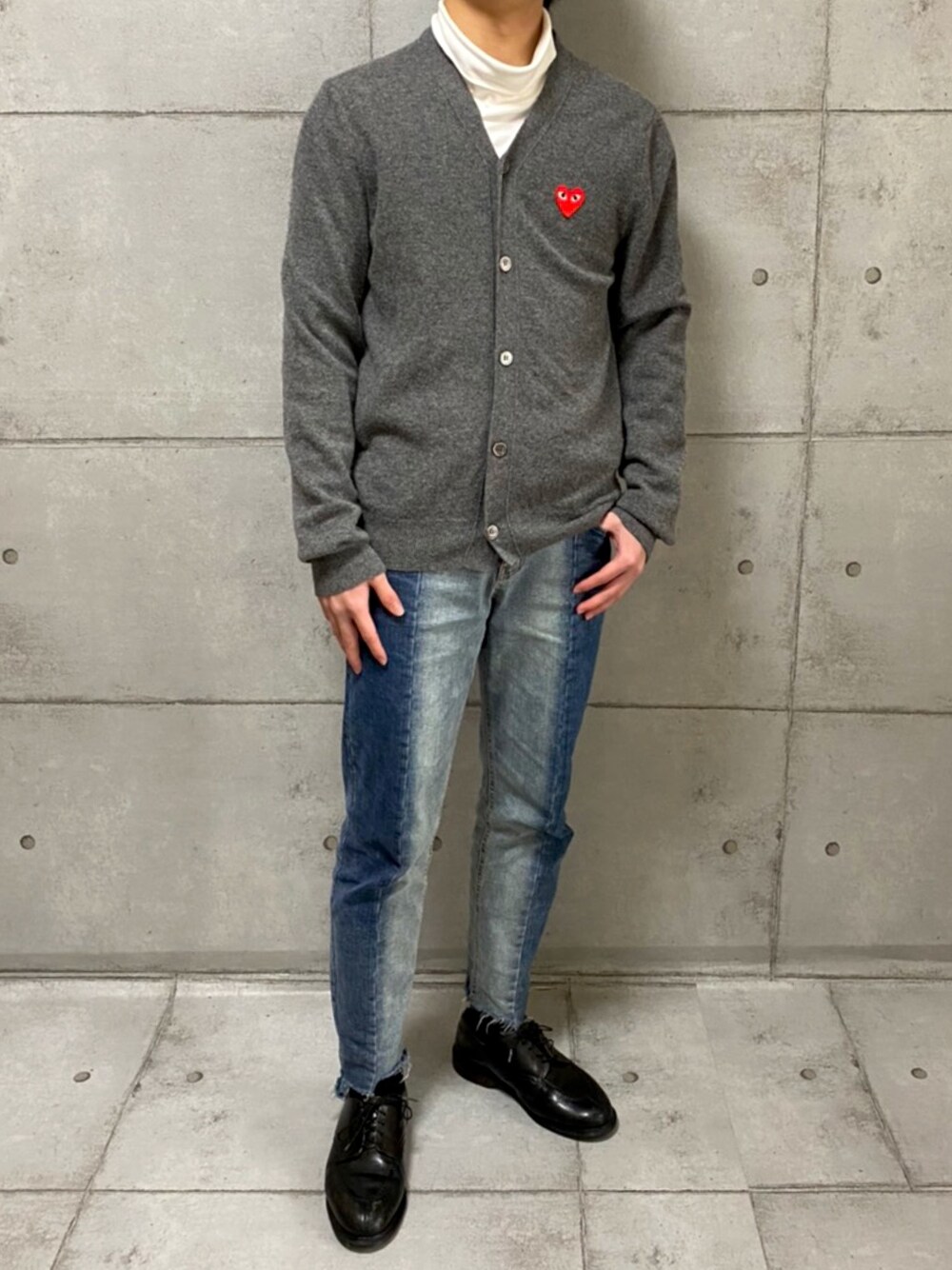 「シンプルコーデ、春コーデ、ゆるコーデ、きれいめカジュアル、革靴、デニムパンツ、UNIQLO、古着MIX、おしゃれさんと繋がりたい、いいね、save、フォローお願いします🤑」｜「UNIQLOのソフトタッチタートルネックT（長袖）（Tシャツ/カットソー、ホワイト系）」を使った、soraさん（メンズ・171cm）の春コーディネートの1枚目の写真