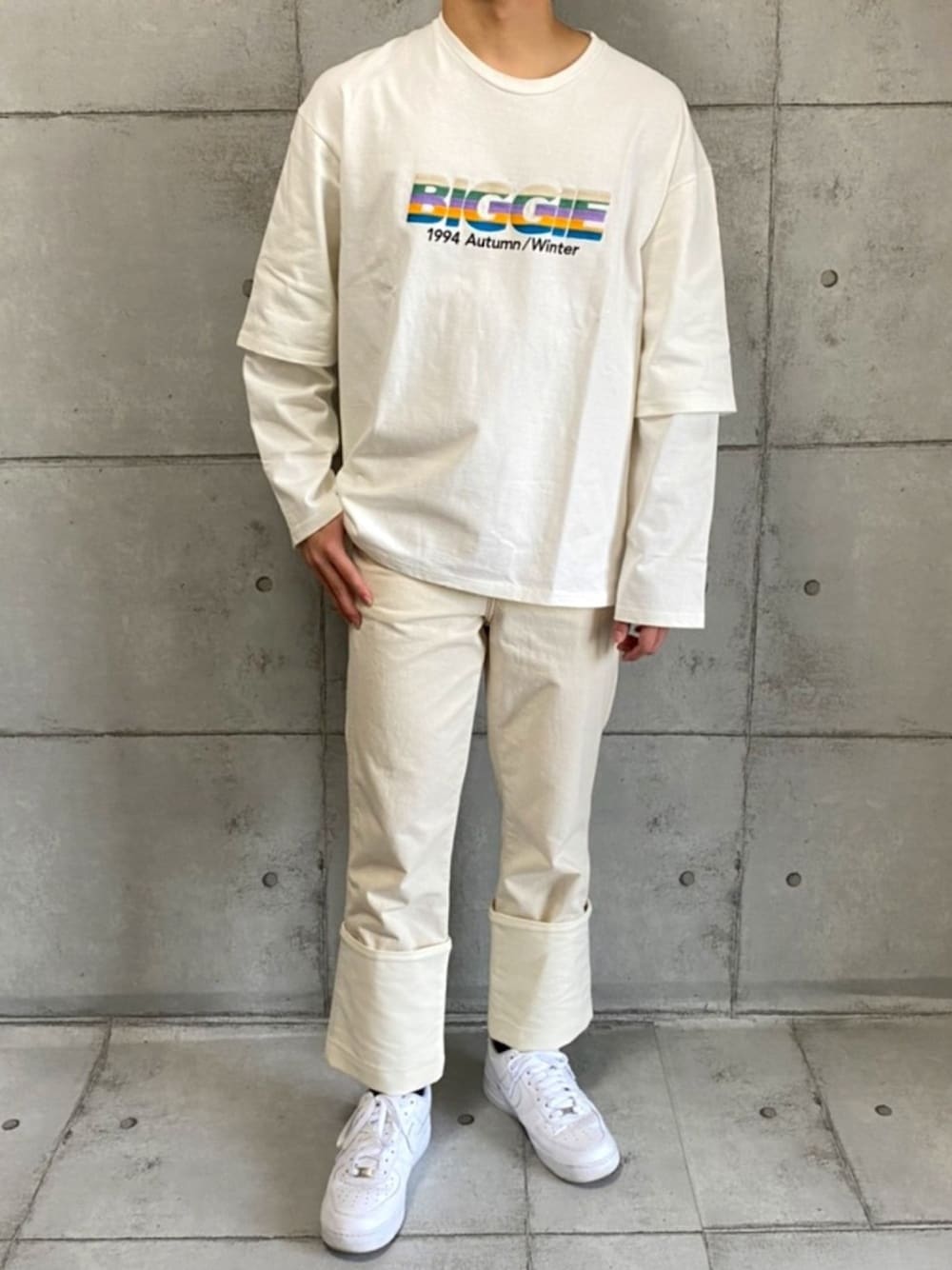 「シンプル、大人カジュアル、カジュアル、スニーカー、春コーデ、ホワイト、NIKE、スラックス、シンプルコーデ、おしゃれさんと繋がりたい」｜「DAIRIKUのDAIRIKU / ダイリク BIGGIE LAYERED T-SHIRT（Tシャツ/カットソー、ホワイト系）」を使った、soraさん（メンズ・171cm）の春コーディネートの1枚目の写真