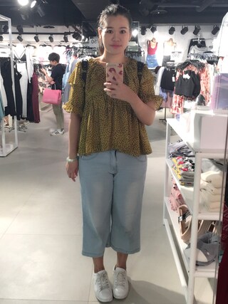 Kaitlyn Liu is wearing Jingmei Store
