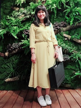 「Jingmei Storeのアイテム（ワンピース、ゴールド系）」を使った、Kaitlyn Liuさん（レディース・163cm）の春コーディネート