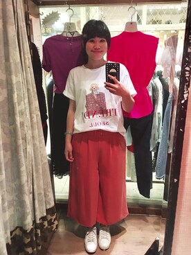 「Jingmei Storeのアイテム（Tシャツ/カットソー、ホワイト系）」を使った、Kaitlyn Liuさん（レディース・163cm）の春コーディネート