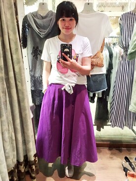 「Jingmei Storeのアイテム（Tシャツ/カットソー、ホワイト系）」を使った、Kaitlyn Liuさん（レディース・163cm）の春コーディネート