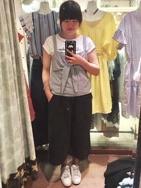 「Jingmei Storeのアイテム（トップス、ホワイト系）」を使った、Kaitlyn Liuさん（レディース・163cm）の春コーディネート