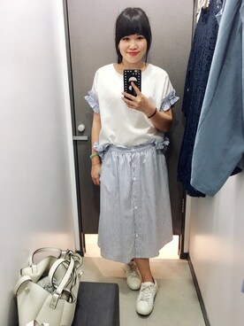 「Jingmei Storeのアイテム（トップス、ホワイト系）」を使った、Kaitlyn Liuさん（レディース・163cm）の春コーディネート