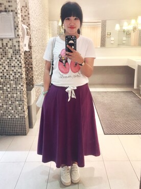 「Jingmei Storeのアイテム（Tシャツ/カットソー、ホワイト系）」を使った、Kaitlyn Liuさん（レディース・163cm）の夏コーディネート