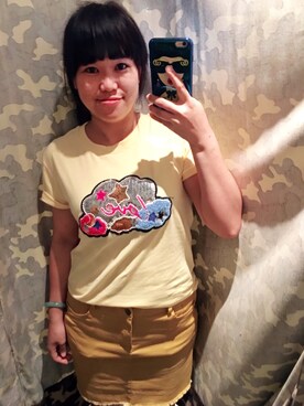 「Jingmei Storeのアイテム（Tシャツ/カットソー、イエロー系）」を使った、Kaitlyn Liuさん（レディース・163cm）の夏コーディネート