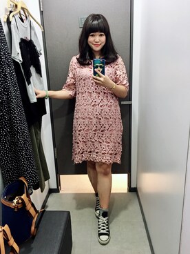 「NET（ネット）のアイテム（ワンピース、ピンク系）」を使った、Kaitlyn Liuさん（レディース・163cm）の秋コーディネート