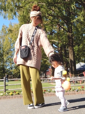 「MAJESTIC LEGON（マジェスティックレゴン）のポンポン付ケーブルワンピース（ワンピース、ベージュ系）」を使った、sakiさん（レディース・167cm）の秋コーディネート