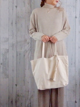 「GU（ジーユー）のアイテム（ニット/セーター、ベージュ系）」を使った、sakiさん（レディース・167cm）の秋コーディネート