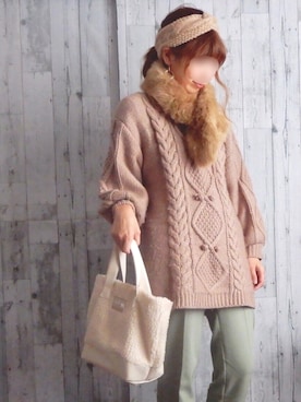 「MAJESTIC LEGON（マジェスティックレゴン）のポンポン付ケーブルワンピース（ワンピース、ベージュ系）」を使った、sakiさん（レディース・167cm）の秋コーディネート