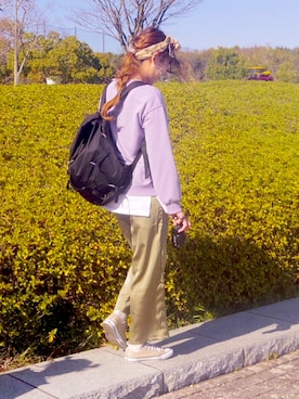 「GU（ジーユー）のアイテム（スウェット、パープル系）」を使った、sakiさん（レディース・167cm）の春コーディネート