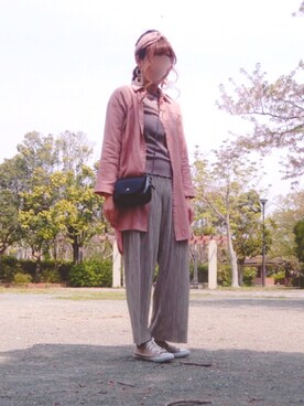 「DHOLIC（ディーホリック）のグロッシープリーツパンツ（スラックス、ベージュ系）」を使った、sakiさん（レディース・167cm）の春コーディネート