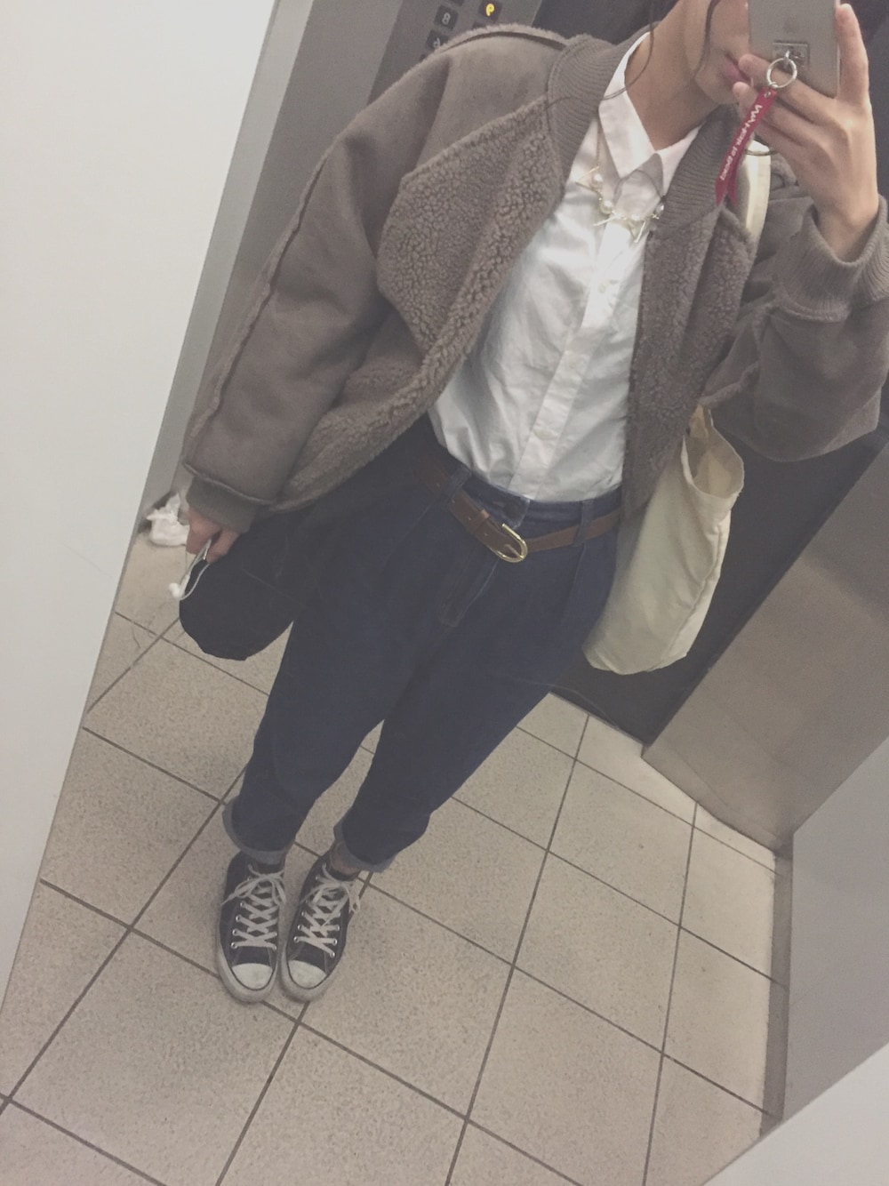「wcloset、フェイクムートンコート、モカ、秋のコーデ、ootd、LOWRYS FARM、GU、converse」｜「w closetのフェイクムートンリバーシブルブルゾン（ブルゾン、ブラウン系）」を使った、akihoさん（レディース・160cm）の秋コーディネートの1枚目の写真