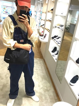 「白シャツ×デニム」｜「アイテム（オールインワン・サロペット）」を使った、ハチ太郎さん（メンズ・176cm）の秋コーディネート